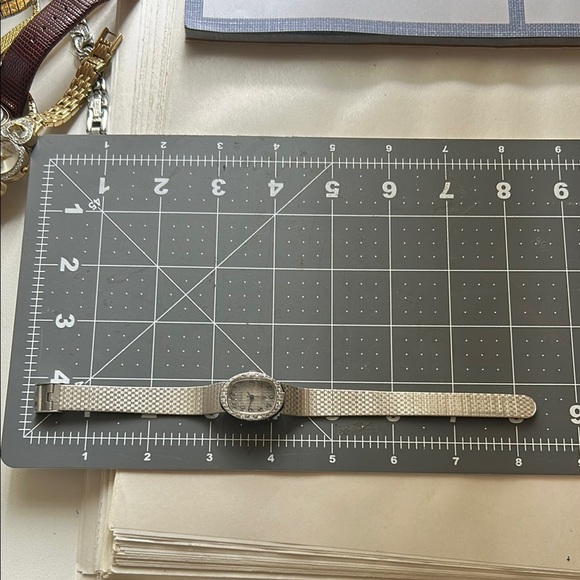 Timex Silver Watch - Picture 1 of 6